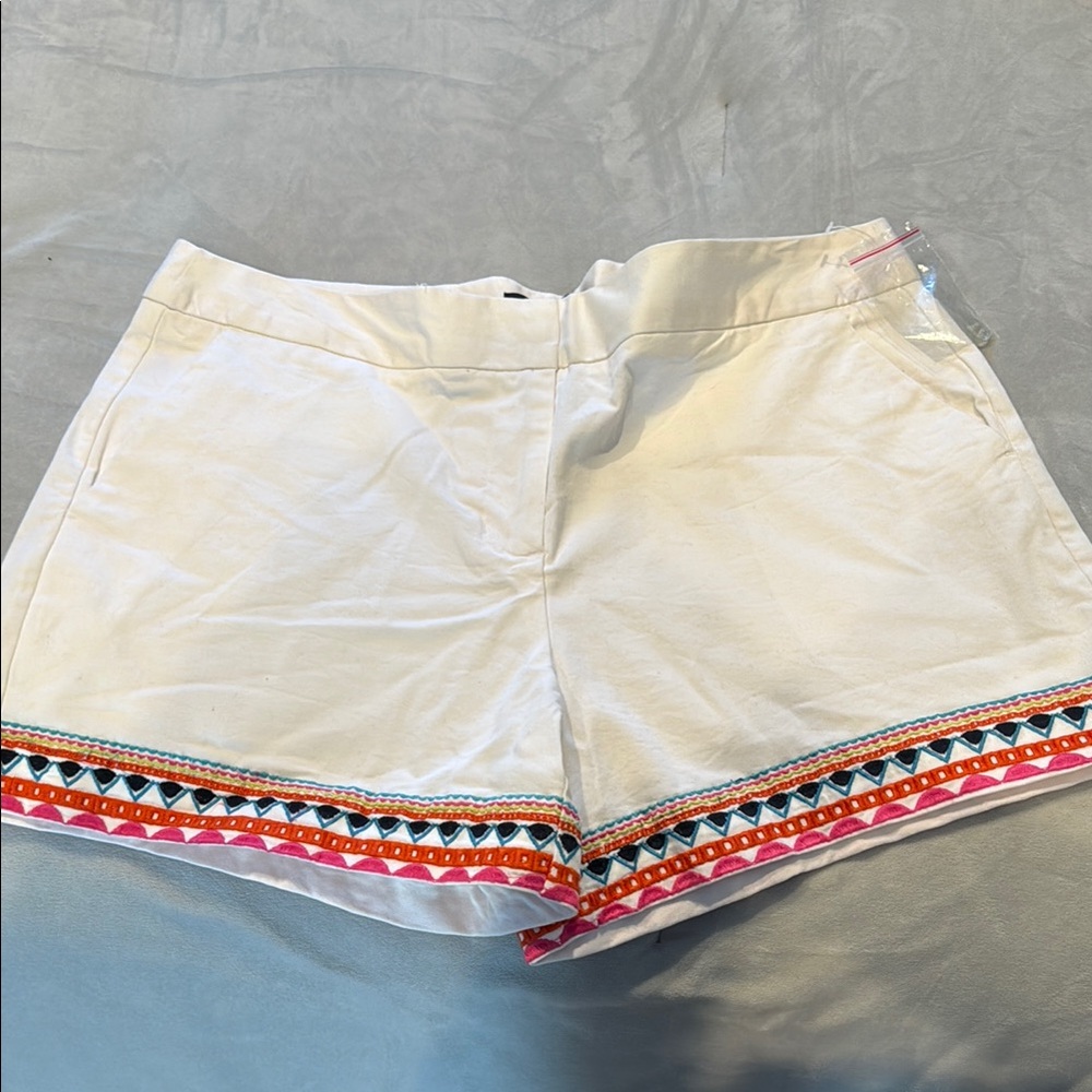 Cynthia Rowley- Women's White Patterned Shorts. Size 10, NWT